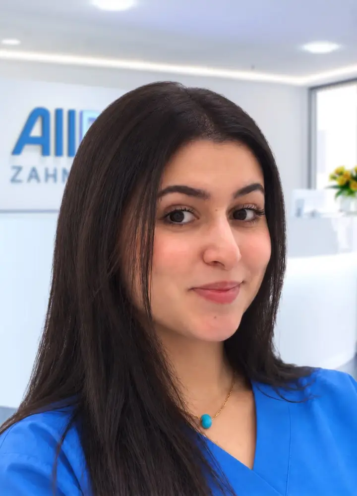Portrait zahnmedizinische Prophylaxeassistenz Aya (AllDent Nürnberg)