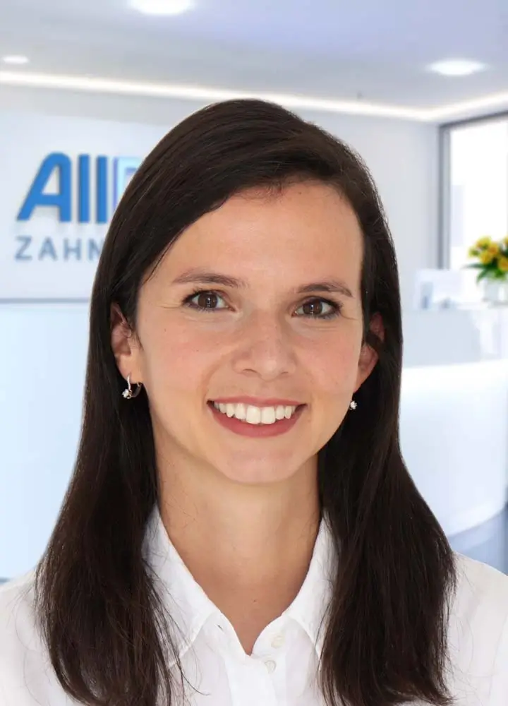 Portrait Zahn&auml;rztin Maria Steinmark (AllDent M&uuml;nchen Hauptbahnhof)