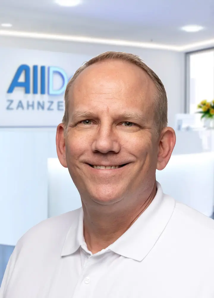 Portrait Oberarzt Tim F&uuml;rst (AllDent N&uuml;rnberg)