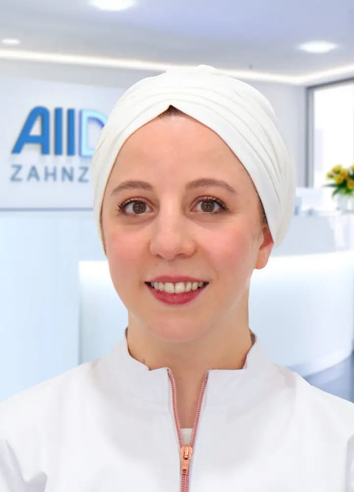 Portrait Zahn&auml;rztin Sana Sayegh (AllDent N&uuml;rnberg)
