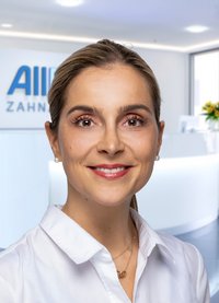 Portrait Ober&auml;rztin A. Schiering (AllDent Stuttgart)