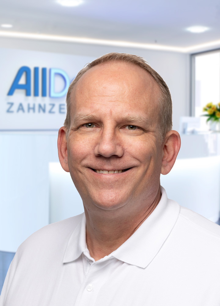 Portrait Zahnarzt Tim Fürst (AllDent Nürnberg)